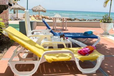 هتل آپارتمان Pipers Cove   Runaway Bay