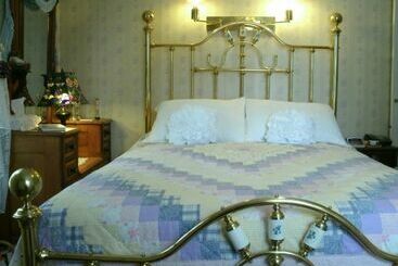 Nichols Guest House B & B