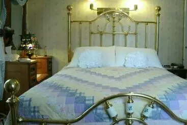 Nichols Guest House B & B