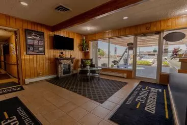 בית מלון כפרי Thunderbird Lodge