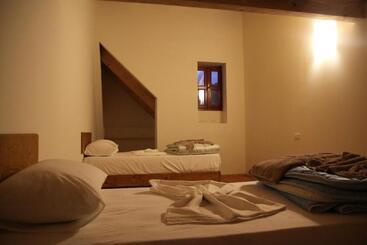 Hôtel Bujtina Polia