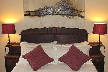 민박 Stellar Dust Guesthouse Previously The Blue Moon Guesthouse