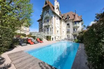 ホテル Villa Augeval Hôtel De Charme & Spa