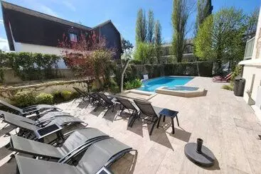 هتل Villa Augeval Hôtel De Charme & Spa