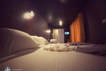 فندق Surf Deck Resort & Restaurant