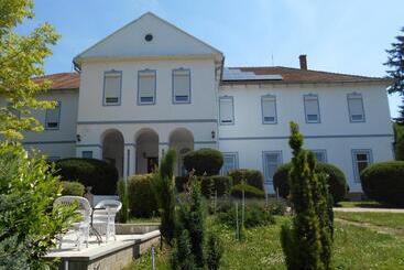 Aamiaismajoitus (B&B) Fábiánics Kastély Misefa