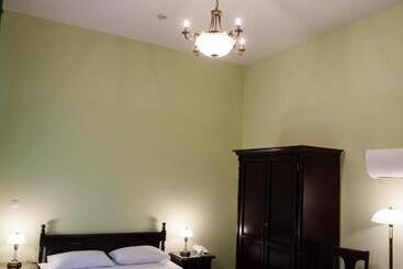 Отель Central Carei