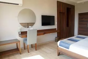Hotel Cosmique Clarks Inn Suites Goa