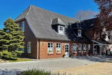 Friesen Lodge Apartments