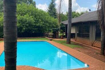 Hotel Leribisi Lodge