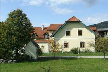 ホテル Biohof Höbarth