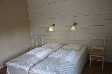 Perssons I Backens Pensionat  Sjötorps Vandrarhem & Rum