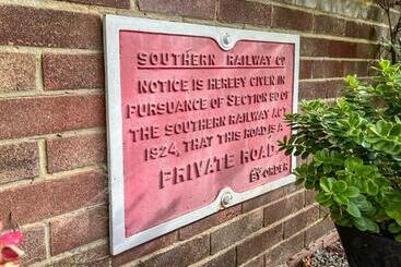 Old Ningwood Station Bed & Breakfast, Ningwood, Isle Of Wight Po41 0tg