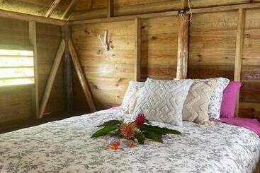 فندق Urraca Monkey Island Eco Resort