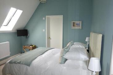 مبيت وإفطار Home Farm House