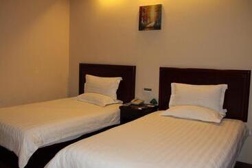 Отель Greentree Inn Henan Zhengzhou Shangjie District Xuchang Road Express