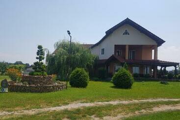 بنسيون Vila Ivan