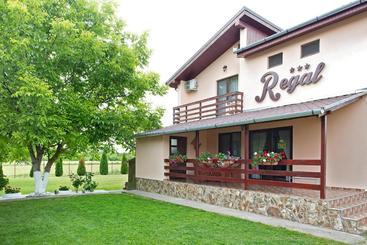 Pensiunea Regal