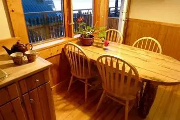 Retkeilymaja Seine Boat Inn