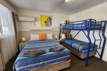 Boyne Island Motel And Villas
