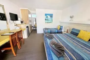 Boyne Island Motel And Villas