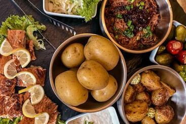 Hotel Evita Forum Demen