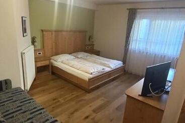 酒店 Gasthaus Zum Weissen Kreuz