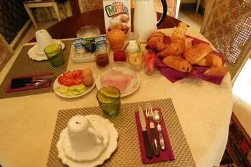 Les Bains Bed & Breakfast