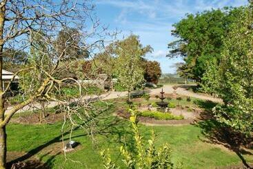Manderley Park Farmstay B&b