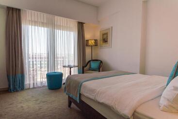 Отель Arkin Palm Beach