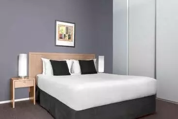 شقة Mantra 100 Exhibition