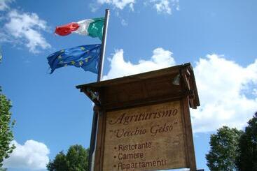 Hotelli Agriturismo Vecchio Gelso