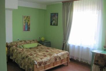 פנסיון Hadjibulevata Guest House