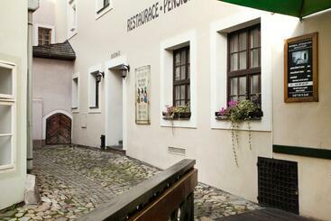 Pensjonat Penzion A Restaurace Modrá Růže Tábor