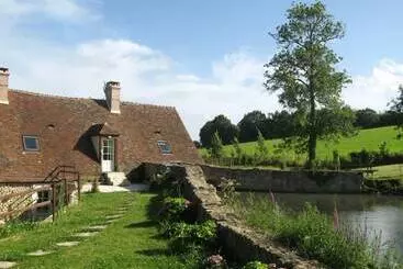 Aamiaismajoitus (B&B) Le Moulin De Champ Bruneau