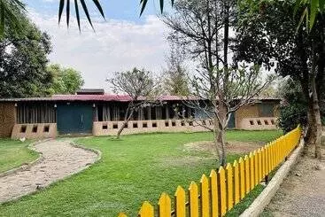 Hotel Karhandla Farm And Resort