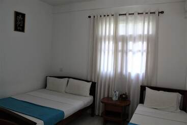 Hotel Mounts Edge Regency