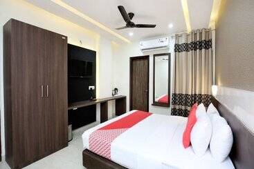 Hotel Oyo 14981  Royal Mjs