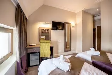 Hotel The Frontier