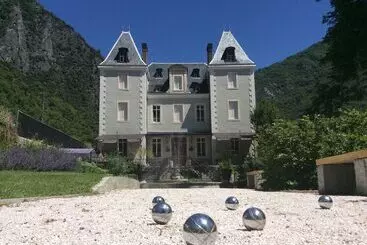 Majatalo Château Serre Barbier