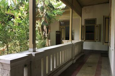 פנסיון Ndalem Natan Royal Heritage