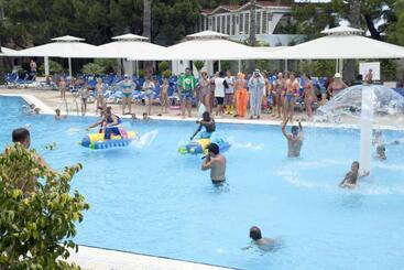 هتل Pirate S Beach Club