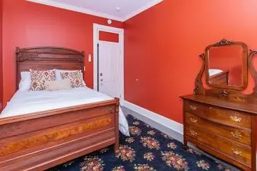 Historic Hotel Broadalbin