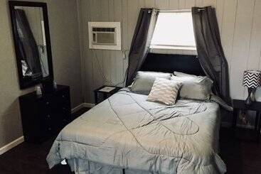 فندق على الطريق Current River Inn