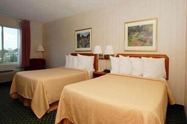 モーテル Travelers Inn