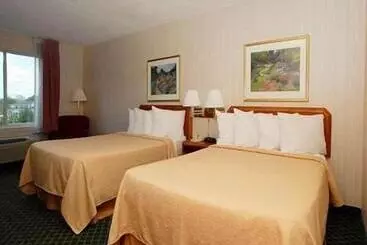 モーテル Travelers Inn