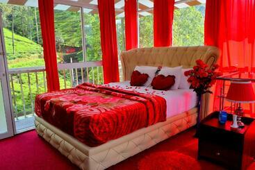Hotel Grand Adamspeak Cabana Suite