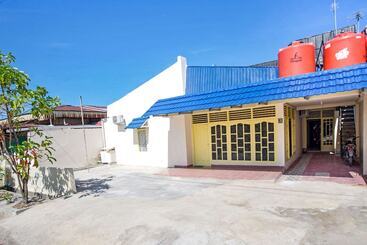 Hotell Oyo 3252 Lansano Residence