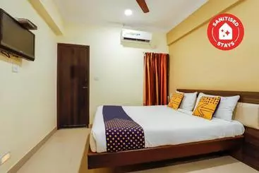 Hotel Spot On Central Inn Near Albert Theatres