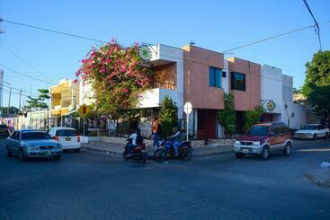 بنسيون Yosu Hostal